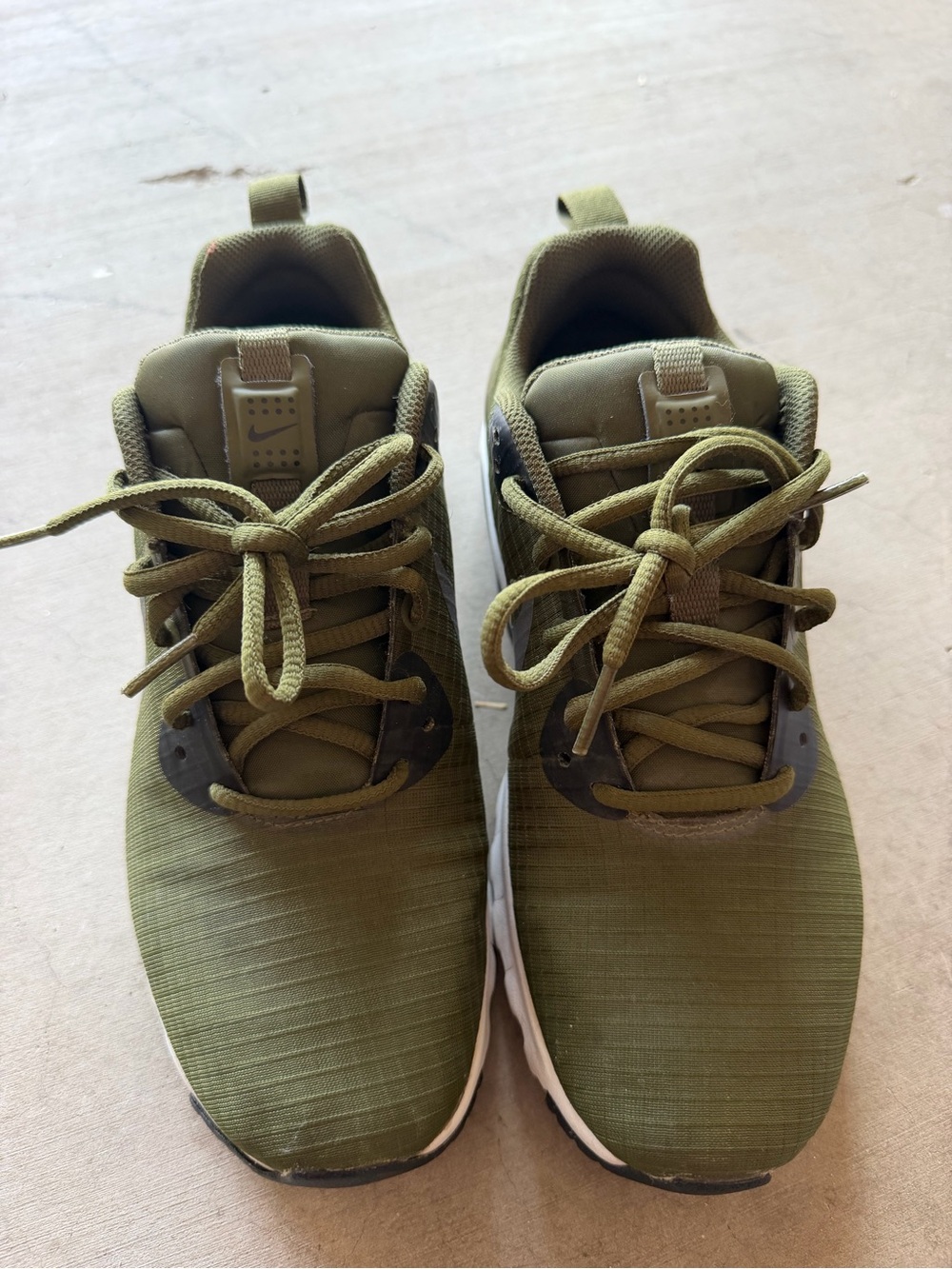 Nike Air Max Motion Low Men's Sneakers (Palm Green / Light Bone)